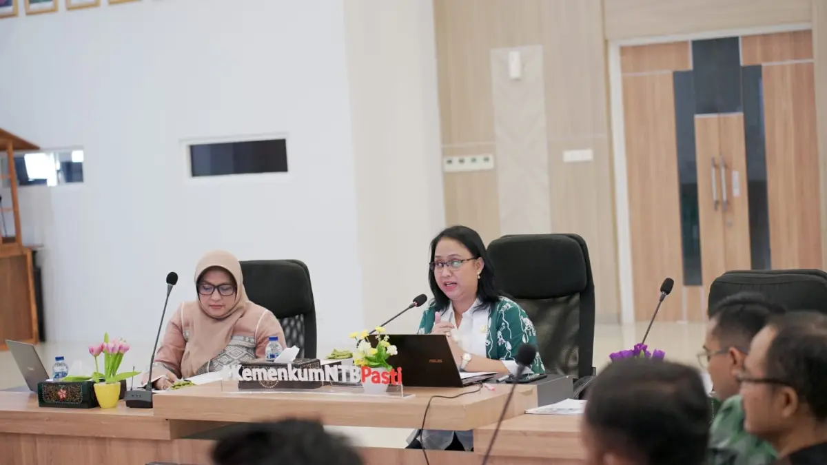 Kepala Kanwil Kemenkum NTB I Gusti Putu Milawati saat membuka Forum Diskusi Penyusunan Regulasi Diaspora Indonesia di Mataram, Kamis (9/7).