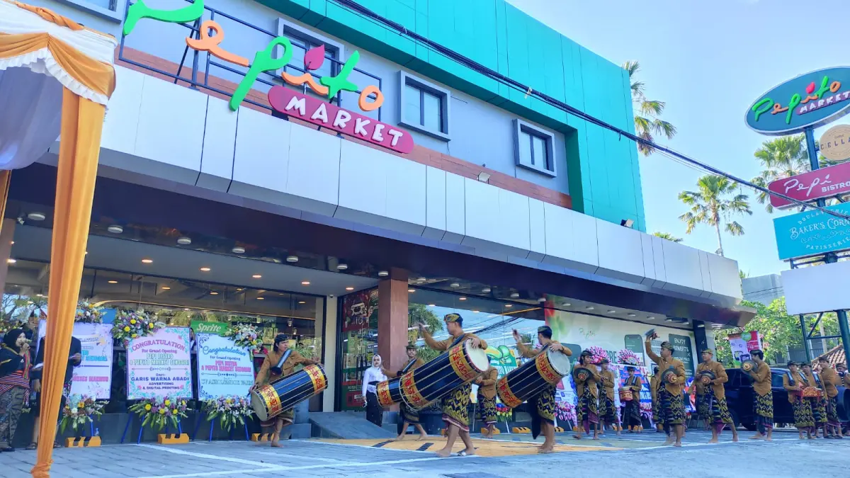 Peresmian Pepito Market Senggigi yang menggantikan Fresh Market, Jumat (10/7). Supermarket ini juga menghadirkan Pepi Bistro dengan konsep belanja dan kuliner dalam satu lokasi.