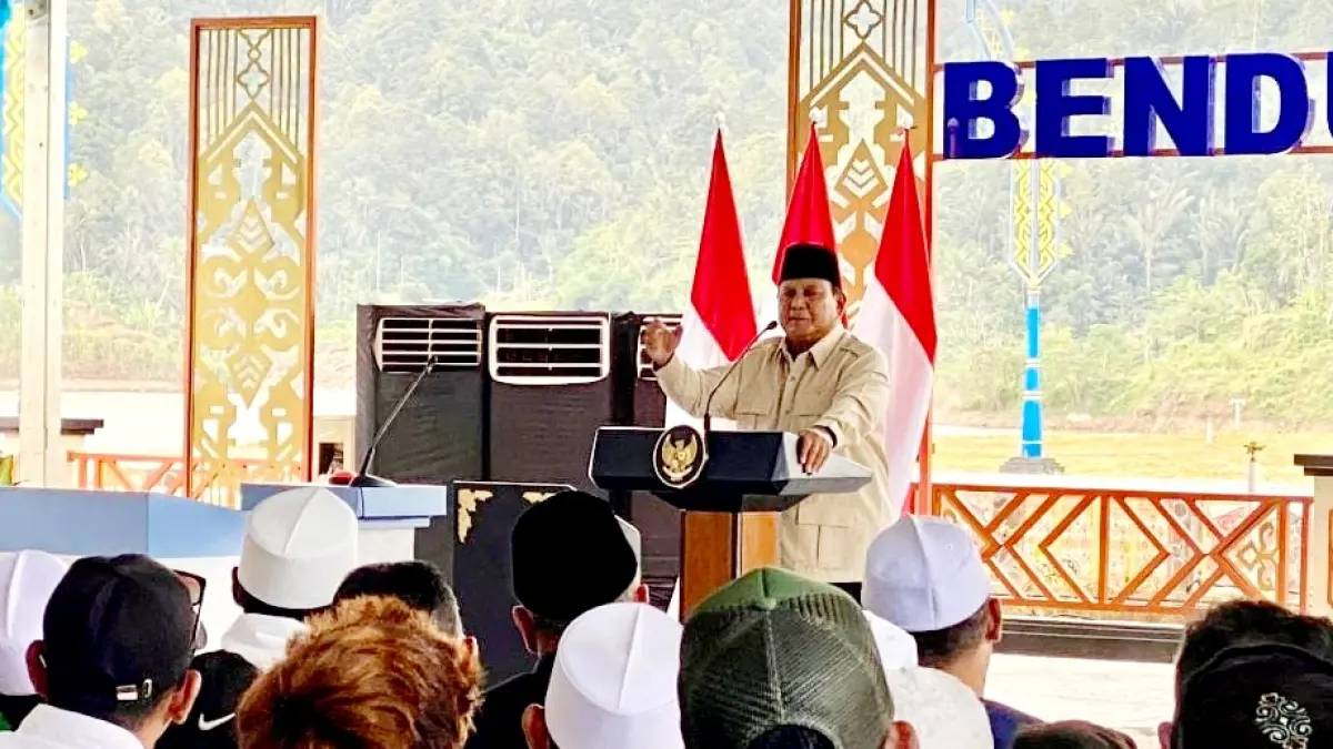 PERESMIAN: Presiden Prabowo Subianto saat menyampaikan sambutan saat peresmian Bendungan Meninting, Jumat (10/7).
