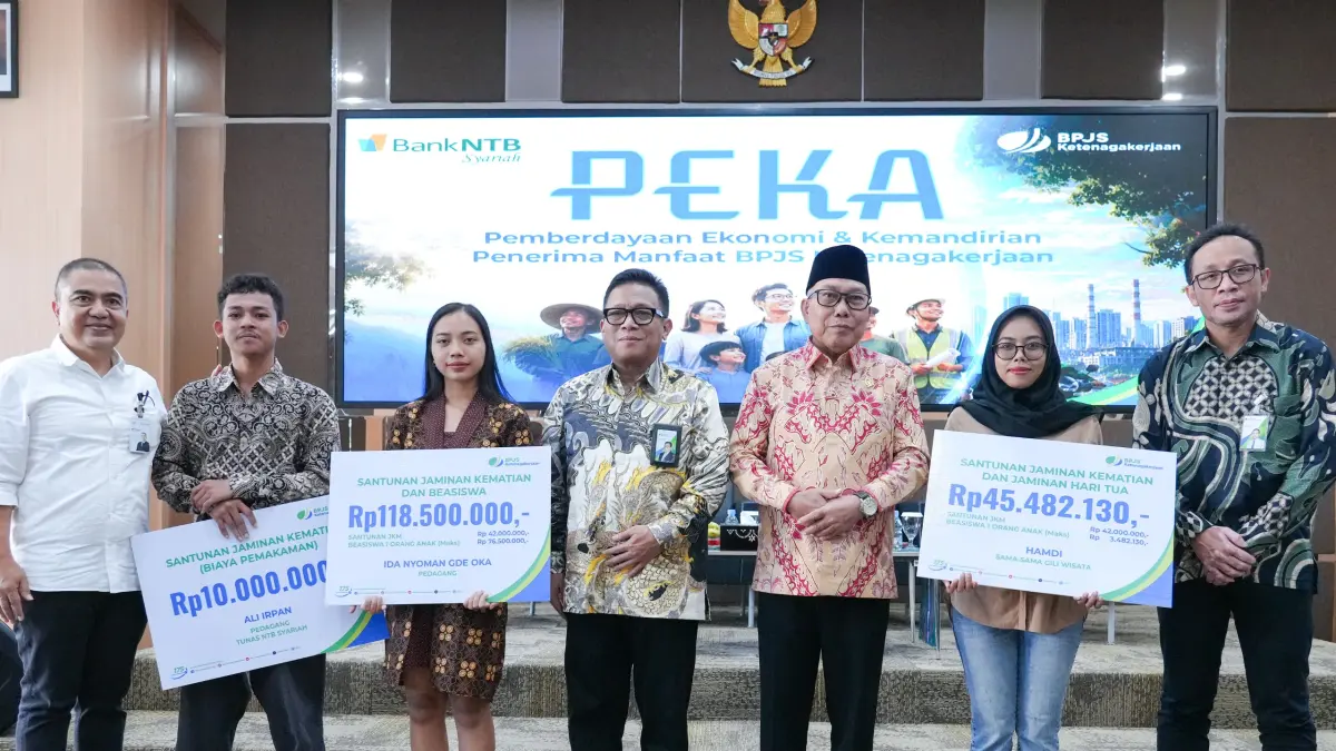 SOFT LAUCHING PEKA: Direksi Bank NTB Syariah bersama BPJS Ketenagakerjaan dan DPR RI soft launching PEKA di NTB.