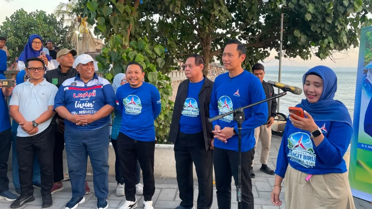 Ketua Umum Partai Demokrat Agus Harimurti Yudhoyono mendapat pantun ucapan selamat datang dari Ketua DPC Partai Demokrat Kota Mataram Sinta Primasari.