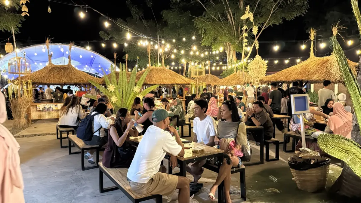 Mulai Jumat (10/7) hingga Minggu (12/7), destinasi wisata super prioritas ini disulap menjadi surga kuliner lewat gelaran Mandalika Street Food Festival 2026 yang berpusat di Area Bazaar Mandalika dan Kuta Lane.