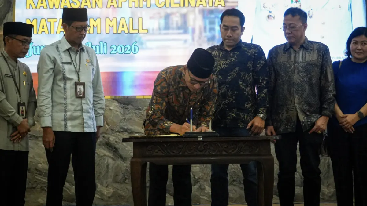 Wali Kota Mataram Mohan Roliskana menandatangani dokumen Perjanjian Kerja Sama (PKS) serta manajemen PT Pacific Cilinaya Fantasy