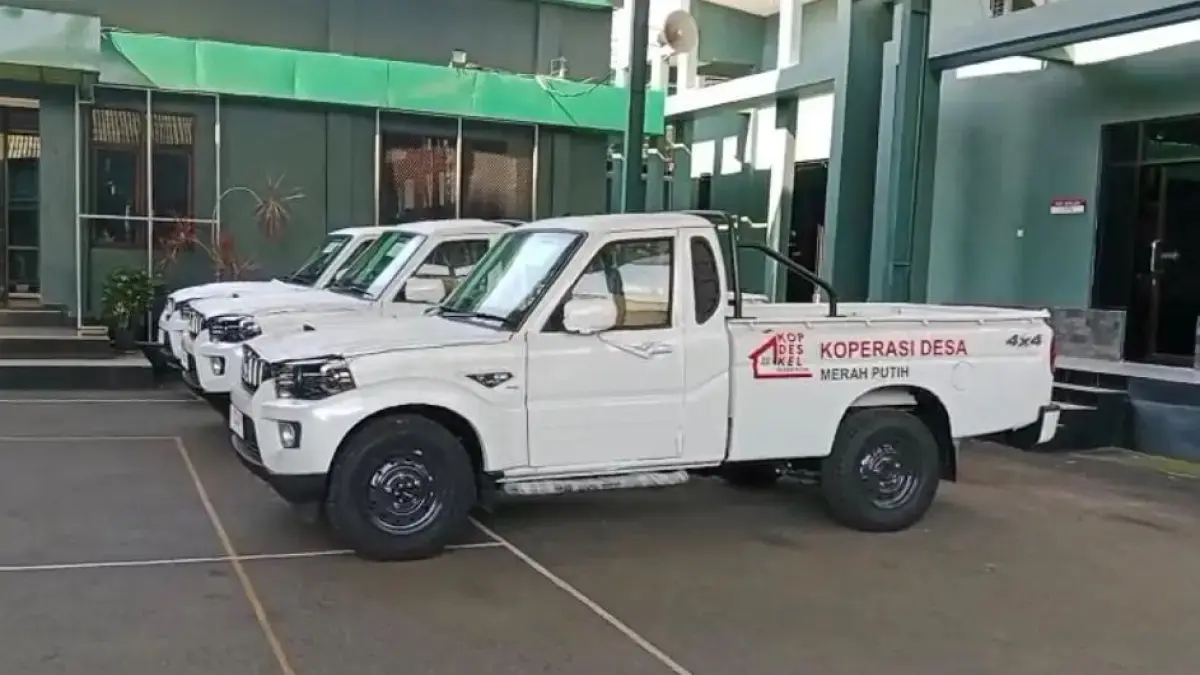 Pikap Mahindra untuk operasional Koperasi Merah Putih mulai diserahkan ke desa. (Radar Tuban)