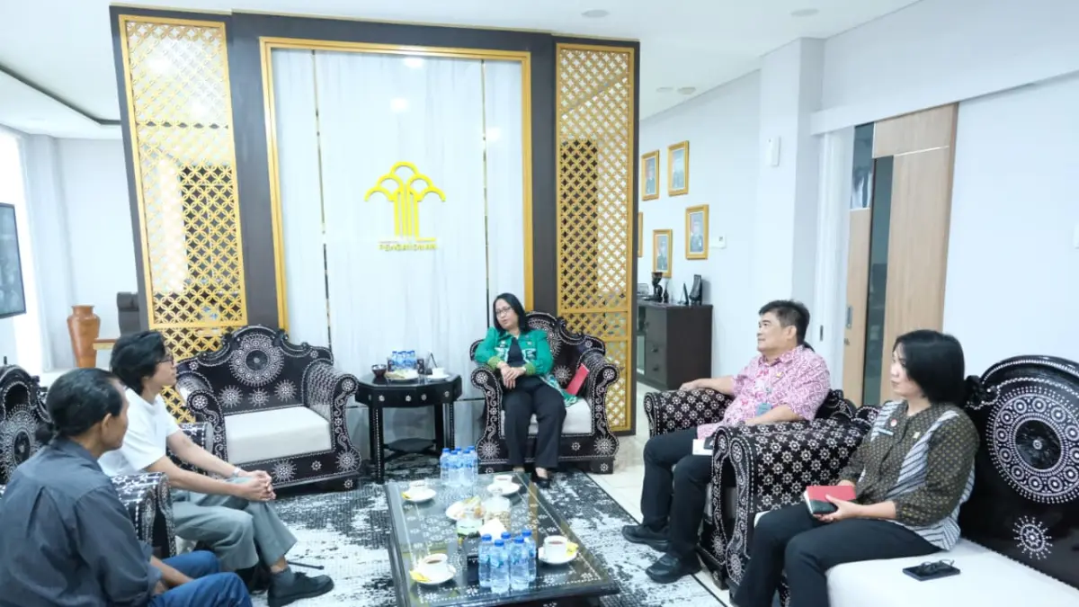 Kepala Kanwil Kemenkum NTB I Gusti Putu Milawati menerima kunjungan LPA NTB untuk membahas penguatan peran paralegal, pencegahan radikalisme, dan persiapan akreditasi Pemberi Bantuan Hukum 2027.