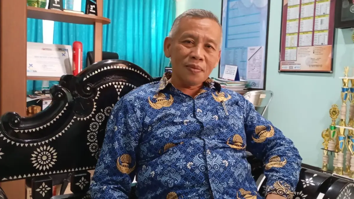 Kepala SMAN 4 Mataram Jauhari Khalid

