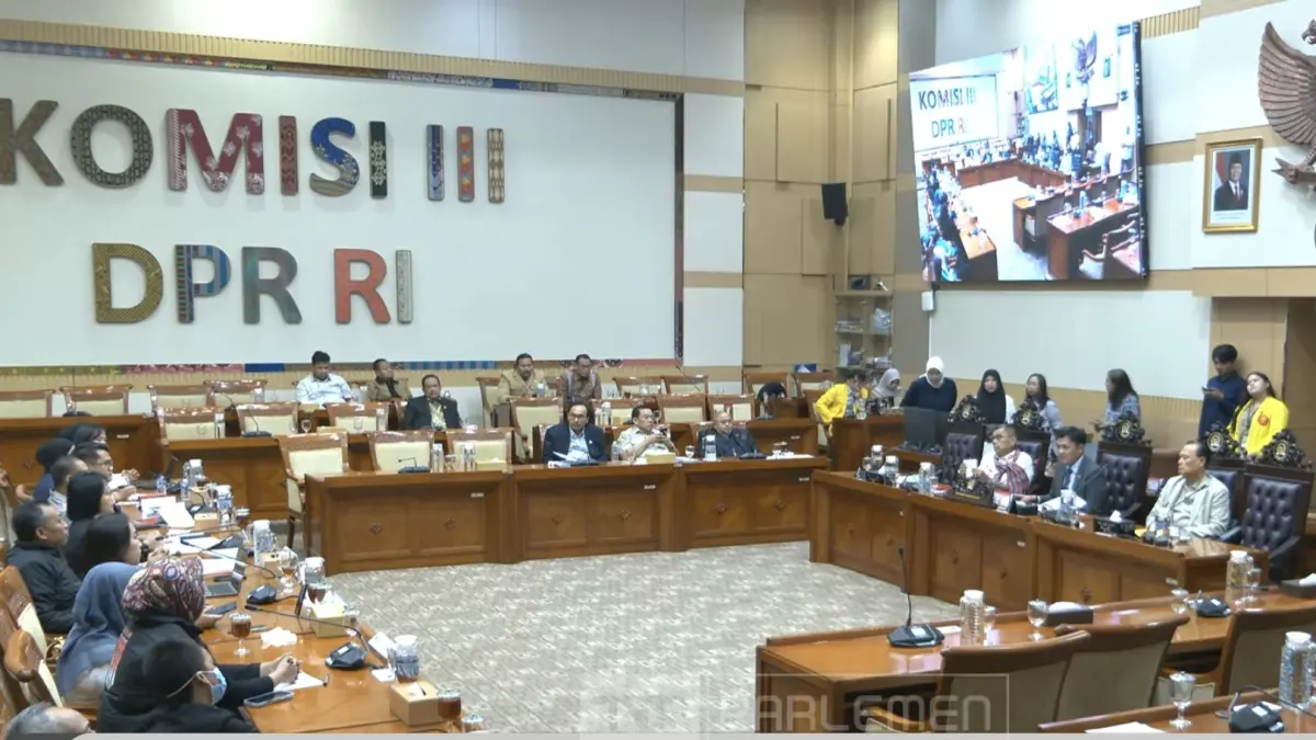 Komisi III DPR RI bacakan kesimpulan hasil Rapat Dengar Pendapat Umum (RDPU) Komisi III DPR RI Masa Persidangan V Tahun Sidang 2025-2026 yang digelar di Jakarta, Senin (13/7). (Tangkapan layar YouTube TVRPARLEMEN) 