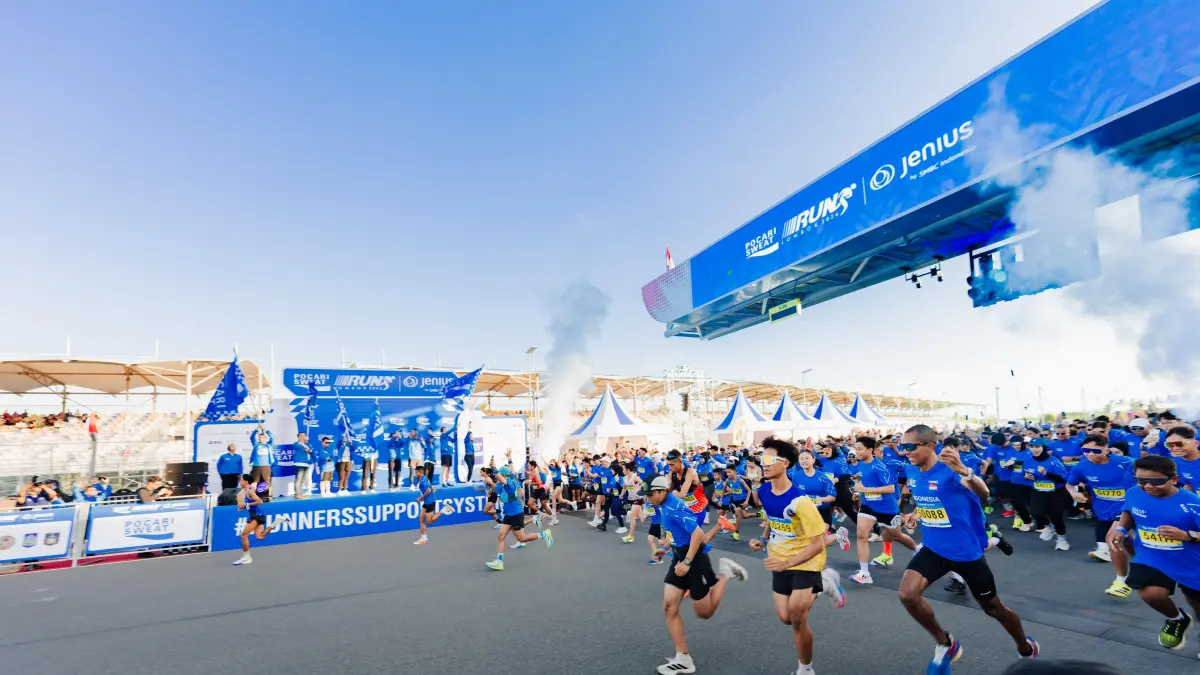 Ribuan peserta berlari dalam ajang Pocari Sweat Run 2026 di Sirkuit Internasional Mandalika, Kuta, Pujut, Loteng, Sabtu (11/7).