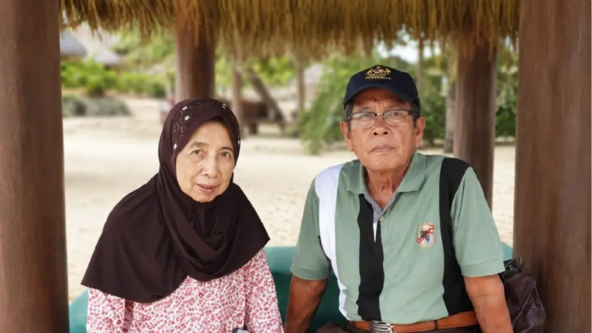 BERSAHAJA: Haji Lalu Ma’ruf Misbah dan Hajjah Alimah yang merupakan ayah dan ibu Gubernur NTB Lalu Muhamad Iqbal. (DISKOMINFOTIK NTB/LOMBOK POST)