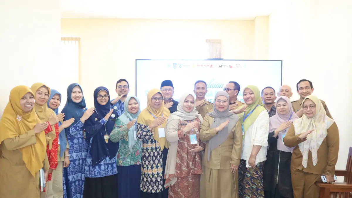 Direktur RS Mandalika bersama tim penilai dari Dinas Kesehatan Provinsi NTB usai meninjau inovasi pelayanan yang diusung tenaga kesehatan RS Mandalika pada ajang Penilaian Tenaga Kesehatan Teladan NTB 2026.