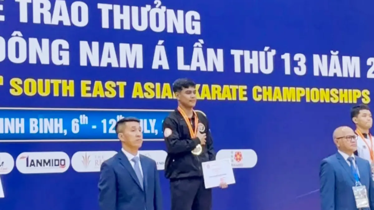 Farras Ijlal Khairy, atlet karate berbakat sekaligus siswa SMAN 9 Mataram menyabet Medali Emas dalam ajang bergengsi 13th SEAKF di Vietnam.