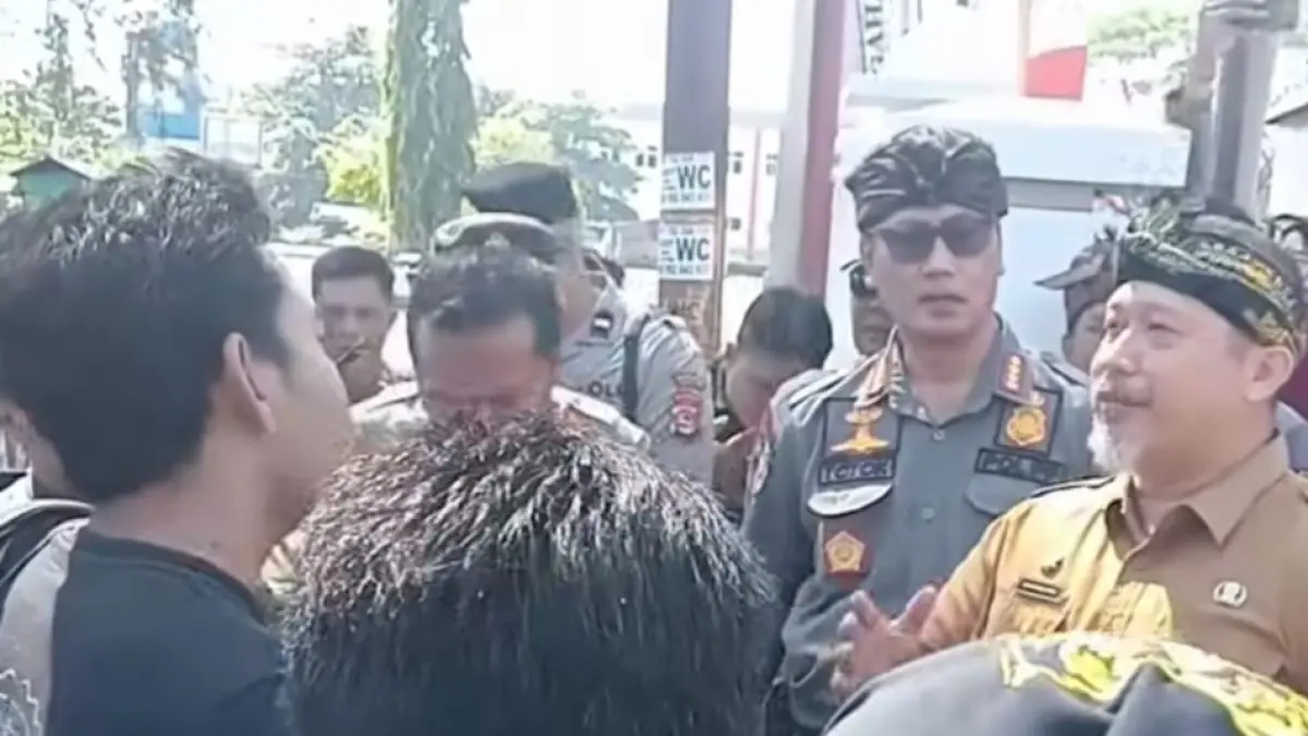 GEDOR DEWAN: FKDUSLU mendatangi Kantor DPRD KLU Mereka menyampaikan aspirasi terkait pengadaan Randis Kadus