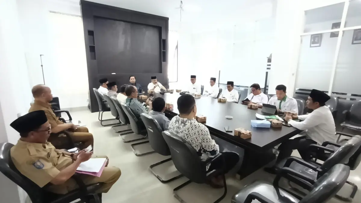 KLARIFIKASI: Ketua Baznas Lombok Timur melakukan dengar pendapat kepada Ketua dan anggota DPRD Lotim terkait pernyataan Dewan Syariah Baznas Lotim.