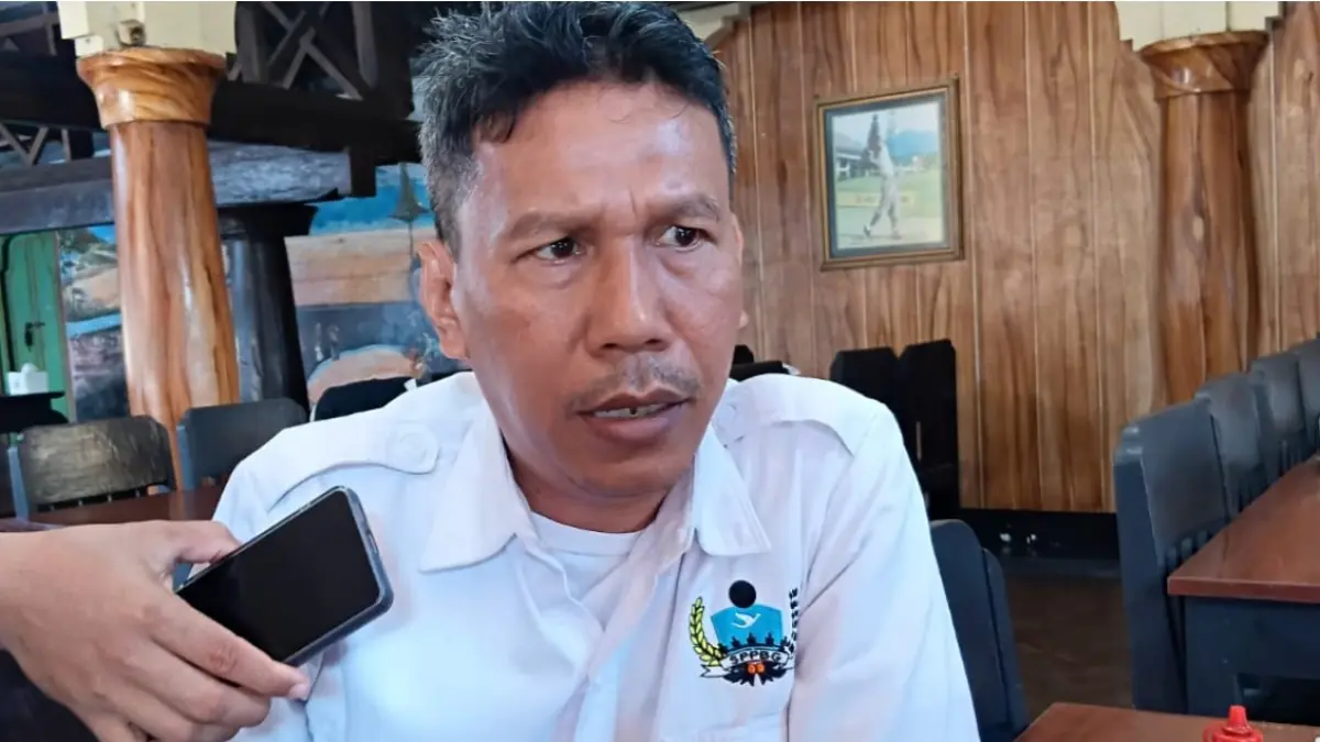 Ketua Unit Serikat Pekerja Pool Lombok Taksi, Yaumul Bahri. (NURUL/LOMBOK POST)
