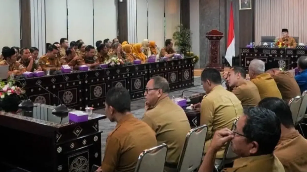 Wali Kota Mataram Mohan Roliskana memimpin rapat koordinasi percepatan Bansos Digital yang akan melibatkan PPPK