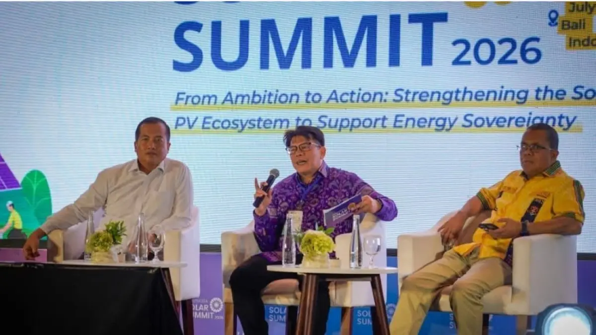 ENERGI HIJAU: Gubernur NTB Lalu Muhamad Iqbal (kiri) dan Gubernur NTT Emanuel Melkiades Laka Lena (kanan) saat menghadiri forum ISS 2026 di Bali, Selasa (14/7). (DISKOMINFOTIK NTB/LOMBOK POST)