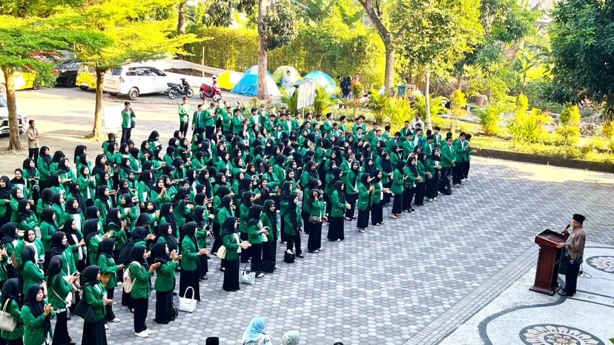 Pelepasan ratusan mahasiswa FKIP UMMAT yang mengikuti PLP dan KKN Pendidikan.