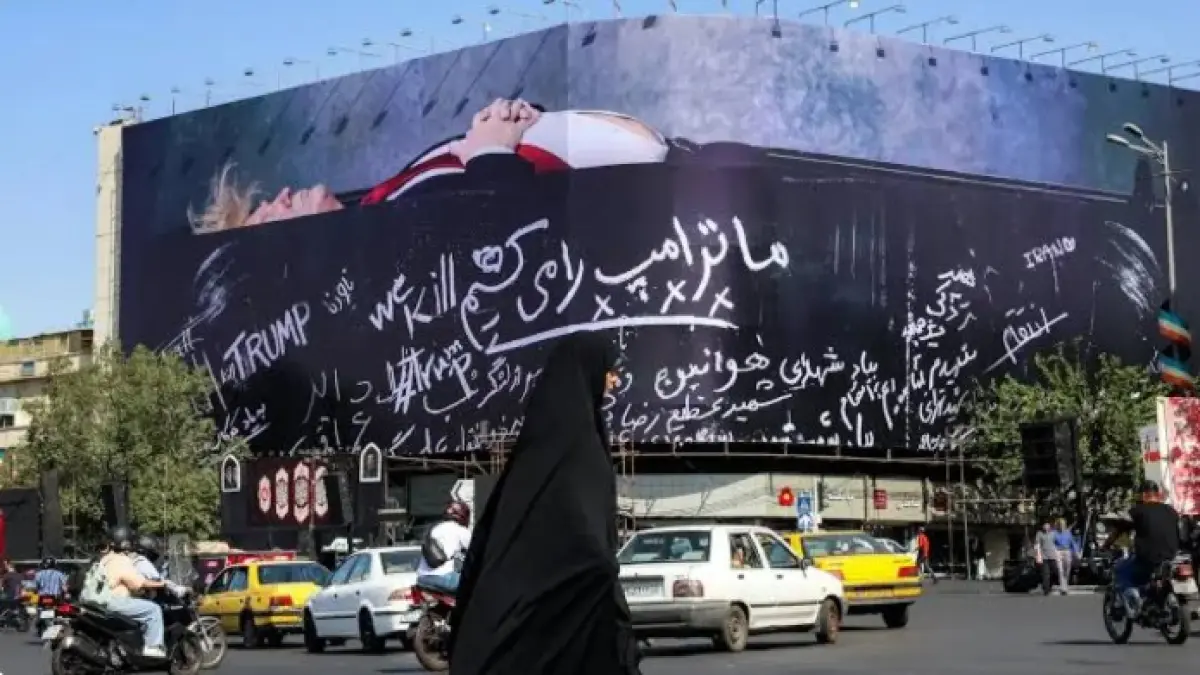 Gambar Donald Trump berbaring dalam peti mati, menjadi simbol perlawanan bangsa Iran terhadap agresi Barat di negaranya. (Facebook).