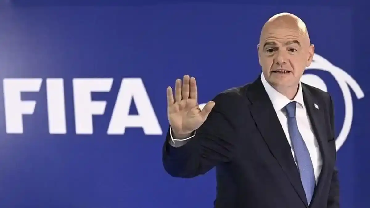 Internal FIFA memanas! Sejumlah negara dikabarkan tarik dukungan untuk Gianni Infantino usai sanksi kontroversial Folarin Balogun.