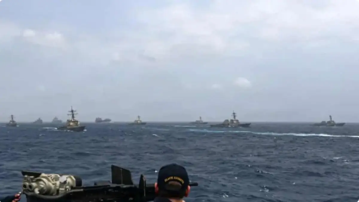 Kapal perang AS dikerahkan kembali dalam blokade laut terhadap Iran di Selat Hormuz, di tengah meningkatnya ketegangan kedua negara. (The Guardian)