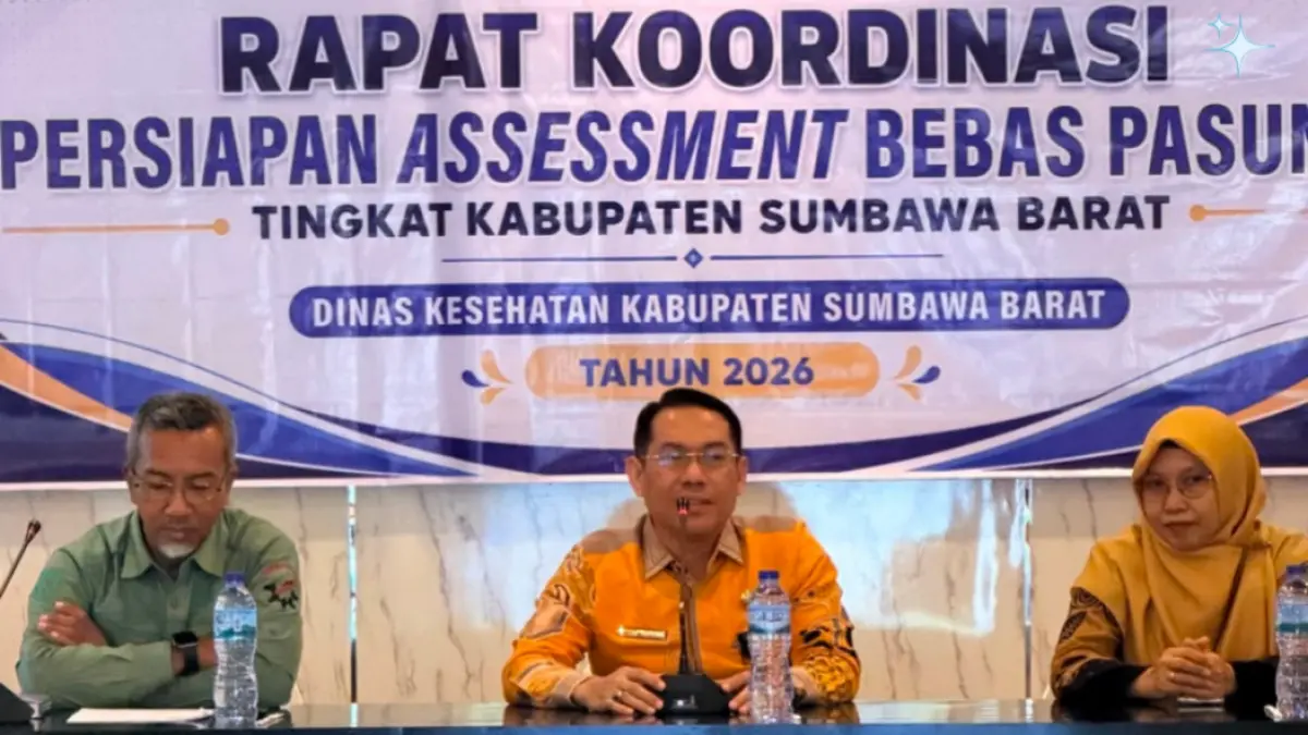 Sekretaris Dinas Kesehatan (Dikes) KSB Akhiruddin Juliadi (tengah) memimpin rakor lintas sektor guna mempersiapkan Assessment Bebas Pasung 2026, Kamis (16/7).
