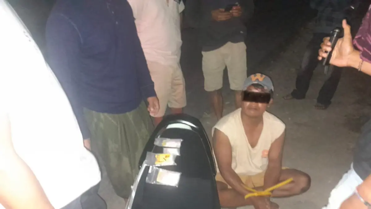 TANGKAP: Terduga Pengedar Narkoba saat diamankan Tim Satreskoba Polres Lotim di jalan Lendang Nangka Utara, Kecamatan Sakra, Lotim. 