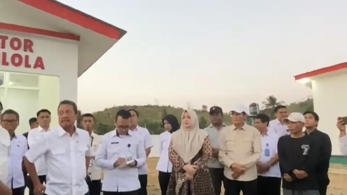 Wakil Bupati Lombok Tengah M Nursiah mendampingi Menteri Kelautan dan Perikanan (KKP) RI Sakti Wahyu Trenggono dalam kunjungan kerja ke Desa Bilelando, Kecamatan Praya Timur, Jumat (17/7).