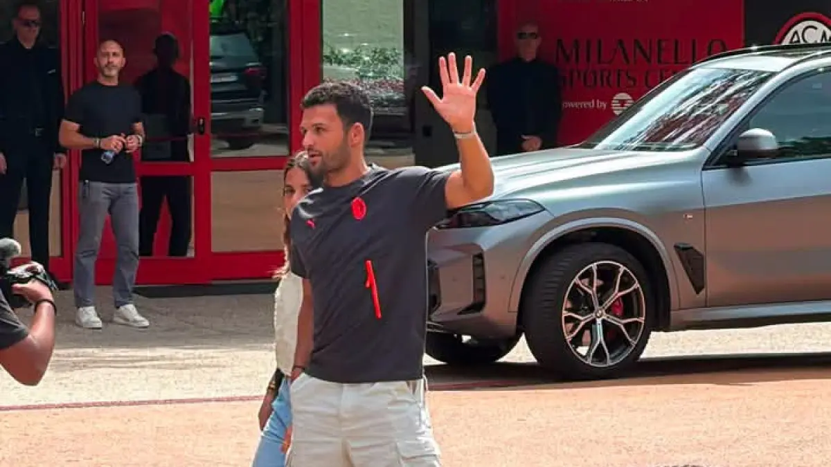 BERKUNJUNG: Striker AC Milan Goncalo Ramos saat pertama kali mengunjungi pusat latihan Milan ello, pekan lalu. (Istimewa) 