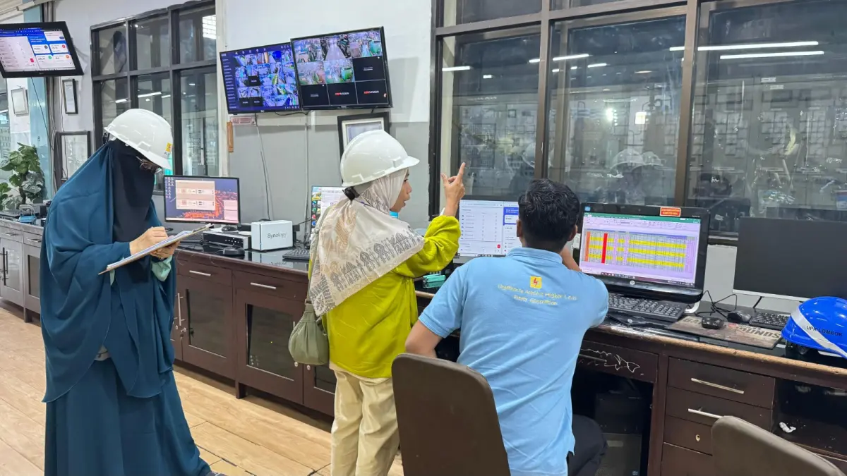 PENGUKURAN LINGKUNGAN KERJA: PT PLN (Persero) Unit Pelaksana Pembangkitan (UPK) Lombok bersinergi dengan UPTD Balai Hyperkes dan Keselamatan Kerja Kota Mataram terus memperkuat penerapan budaya Keselamatan dan Kesehatan Kerja (K3) sebagai fondasi dalam menjaga keandalan operasional pembangkit. (IST/LOMBOK POST)