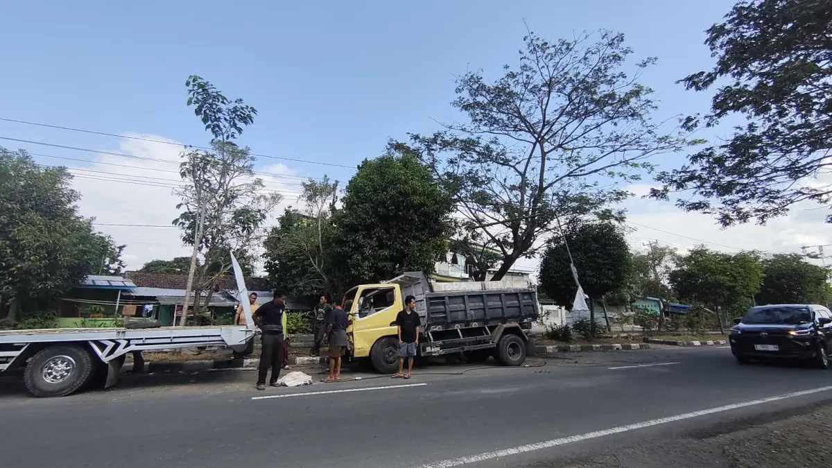 Kecelakaan lalu lintas tunggal terjadi di Jalan Bypass Bandara Internasional Lombok (BIL) di Dusun Tandek, Desa Labulia, Lombok Tengah, pada Minggu (19/7) dini hari sekitar pukul 02.00 WITA proses evakuasi cukup alot. 