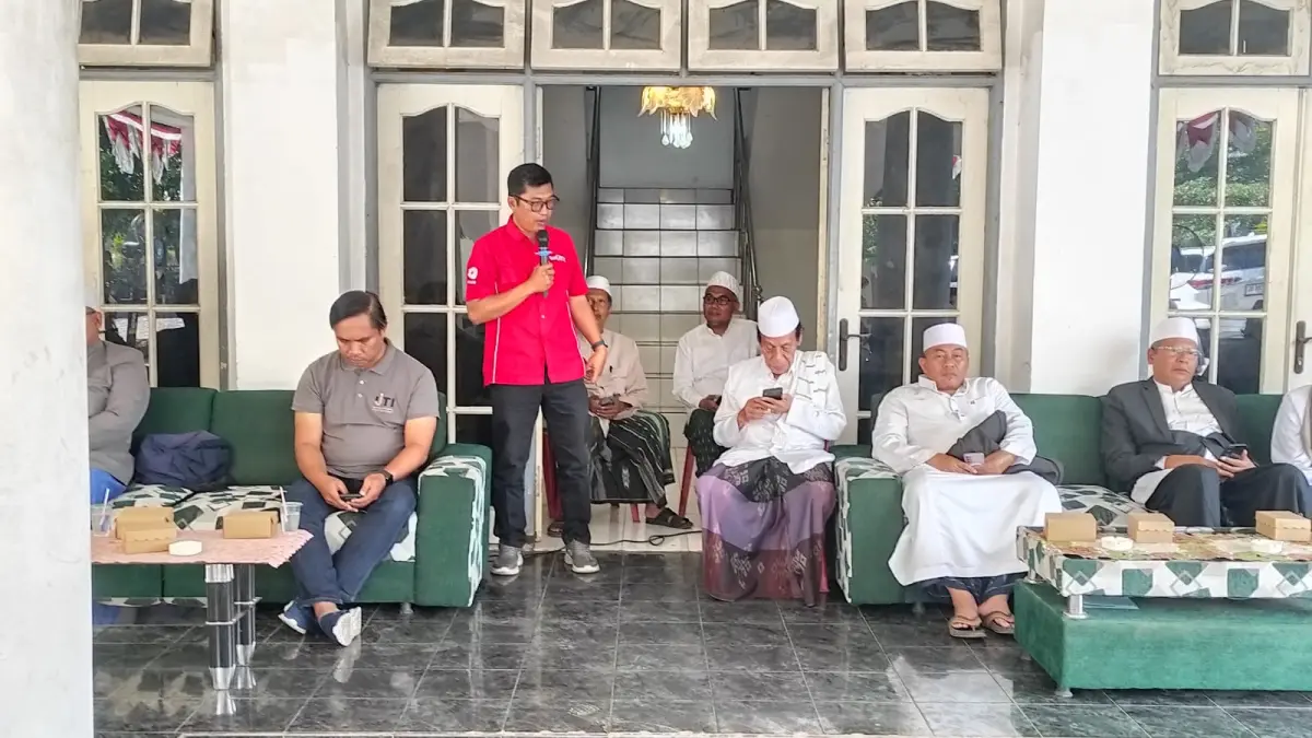 Pimpinan pondok pesantren Al Islahuddiny Lombok barat, Masyayikh, Tuan Guru, dan perwakilan Alumni dari sejumlah Kabupaten/Kota, Kepala Kantor Kemenag NTB menggelar silaturahmi dalam rangka penyampaian permintaan maaf dari Tim TvOne Minggu (19/7).