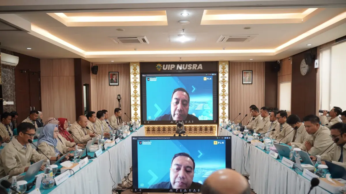 Executive Vice President Manajemen Konstruksi Jawa, Madura, Bali, Nusa Tenggara, Maluku, dan Papua (MKJ) Widya Anggoro Putro memberikan arahan secara daring dalam Rapat Konsinyering Penyelesaian Proyek dan Kinerja 2026 terkait penguatan kesiapan PLN dalam mendukung implementasi RUPTL 2025-2034.
