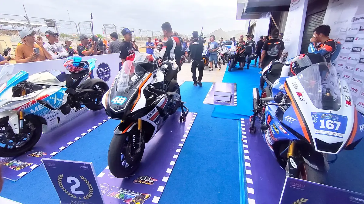 Euforia kemenangan kelas Superstock 600 CC hingga 1000 CC pada ajang Yamaha Sunday Race 2026 di Sirkuit Internasional Mandalika, Lombok Tengah, Minggu (19/7).