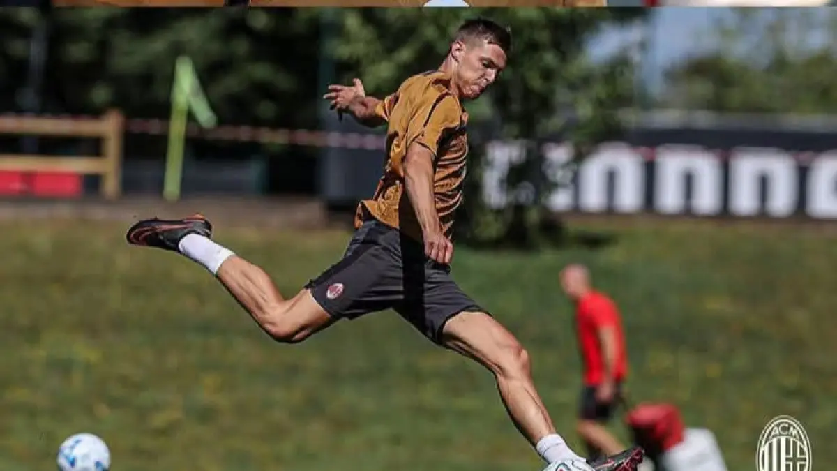 LATIHAN: Andrej Kostic, striker muda AC Milan. (Istimewa) 
