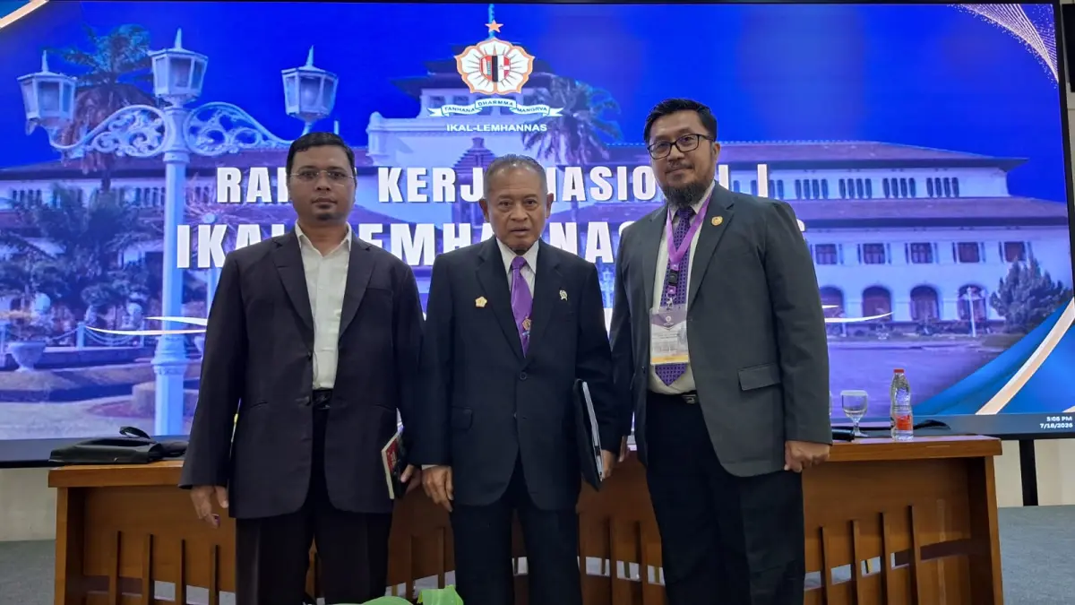 Pengurus DPD IKAL Lemhannas NTB bersama anggota menghadiri Rakernas I IKAL Lemhannas di Bandung. 