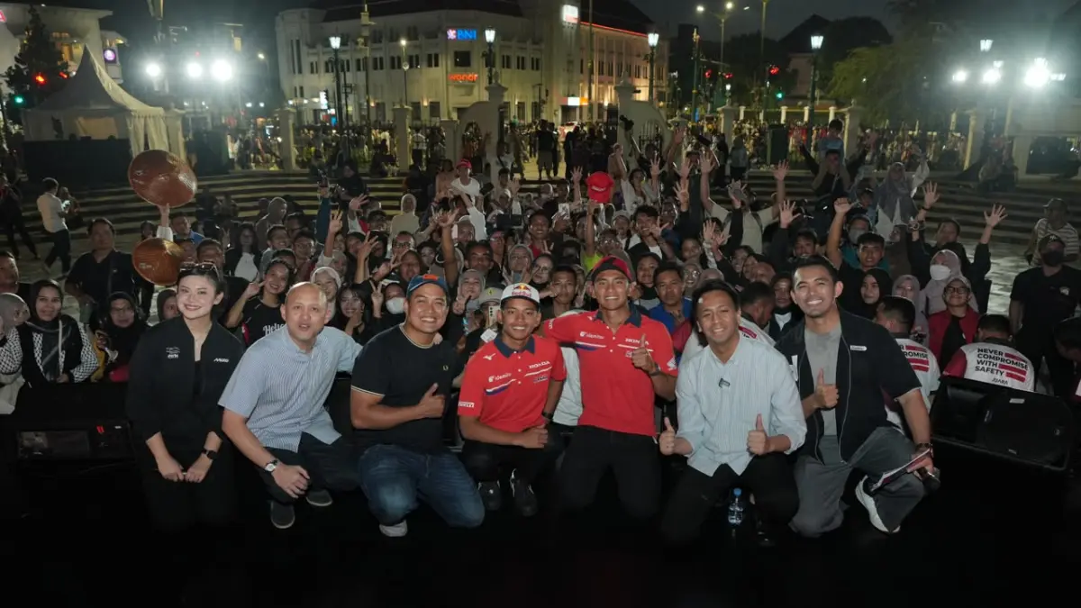Rangkaian tur pulang kampung pembalap kebanggaan Indonesia, Mario Suryo Aji dan Veda Ega Pratama, akhirnya tiba di Kota Yogyakarta pada Minggu (19/7). 