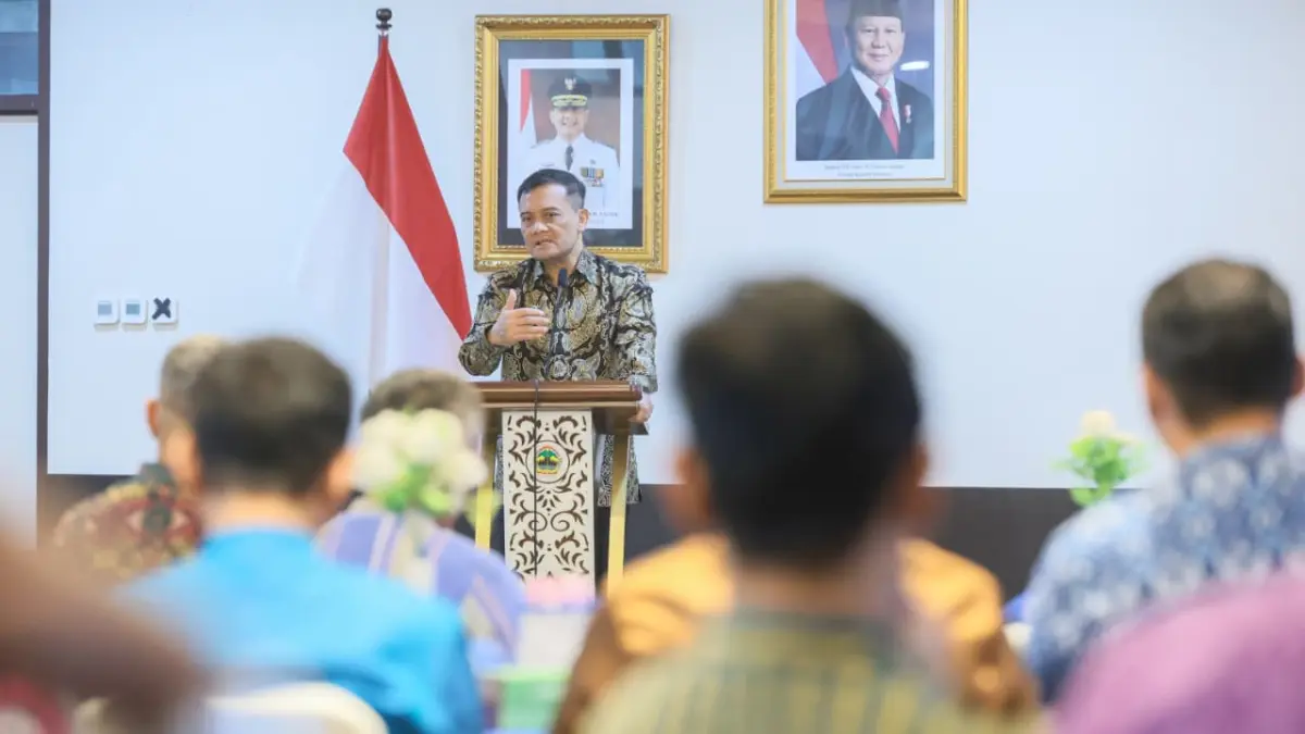 Gubernur Jawa Tengah Ahmad Luthfi menyampaikan sambutan dalam acara FGD mengenai “Transformasi Tata Kelola aset Pemerintah Daerah untuk Optimalisasi Pendapatan Asli Daerah Provinsi Jawa Tengah” di Gedung Merah Putih, Semarang,  Selasa (21/7).