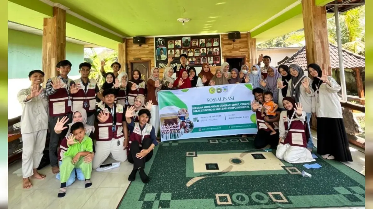 Mahasiswa KKN UMMAT Kelompok 48 saat melaksanakan sosialisasi bertema “Bersama Membangun Generasi Sehat, Cerdas, Bebas Stunting dan Jauh dari Penipuan Digital” di Desa Giri Sasak, Kuripan, Lombok Barat, Kamis (15/7). (IST/LOMBOK POST)