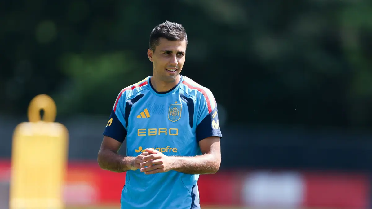 Rodri dilaporkan menolak kontrak baru Manchester City demi bergabung dengan Real Madrid.