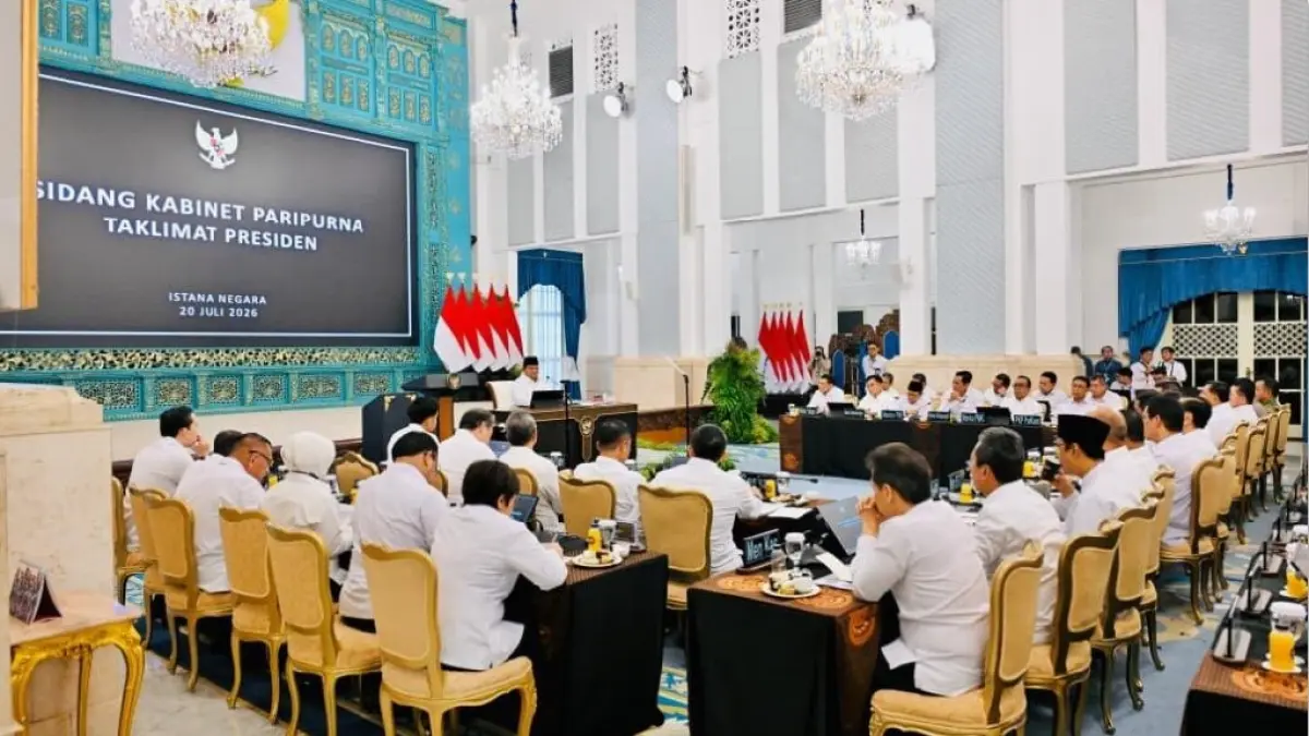 SIDANG KABINET: Presiden Prabowo Subianto saat memimpin Sidang Kabinet Paripurna (SKP) di Istana Negara, Jakarta, Senin (20/7). (BPMI SETPRES/CAHYO)