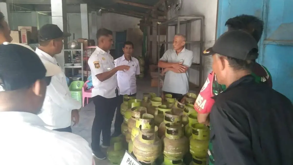 Tim Satgas Kecamatan Lape turun sidak ke sejumlah pangkalan elpiji, Senin (20/7).