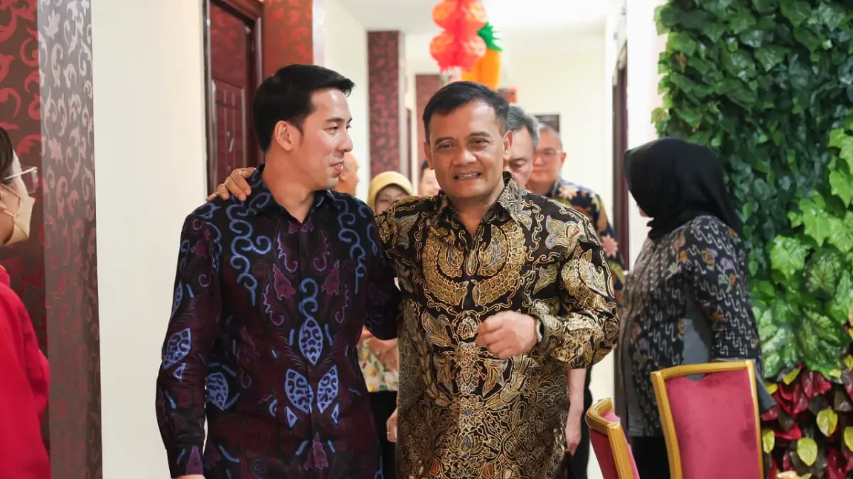 Gubernur Jawa Tengah Ahmad Luthfi bersama COO Sembcorp Industries Gareth Wong.
