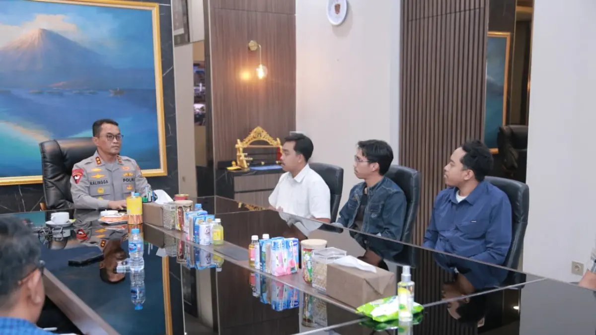 Kapolda NTB Irjen Pol. Kalingga Rendra Raharja saat menerima perwakilan BEM Unram dan Korwil Bali Nusra BEM Seluruh Indonesia kerakyatan di ruang kerjanya, Selasa (21/7).