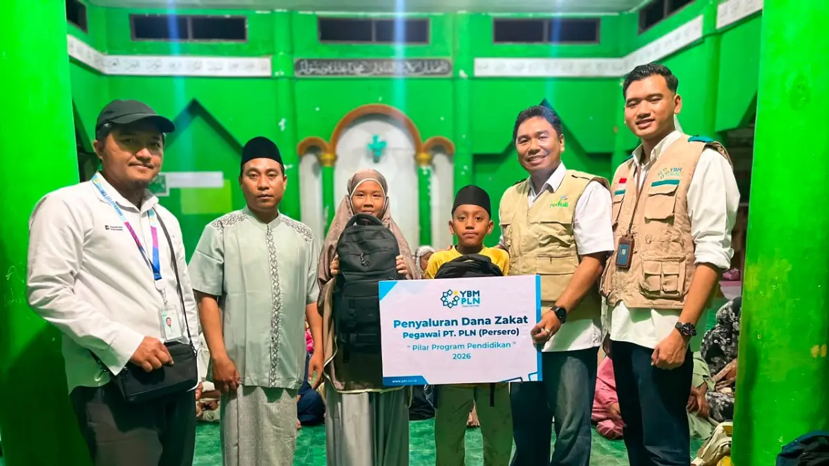 PT PLN (Persero) UIW NTB menyalurkan bantuan zakat pendidikan kepada 36 anak yatim piatu di LKSA Raudlatul Athfal NW Karang Kapitan, Kecamatan Pringgabaya, Lombok Timur.
