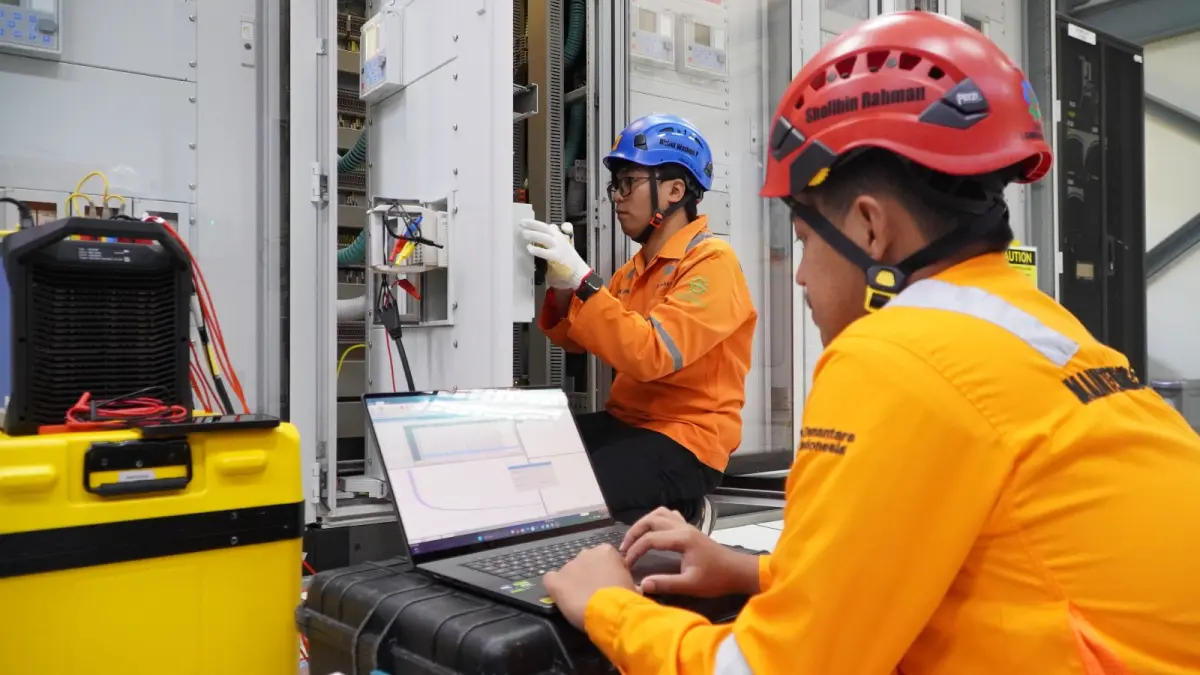 PT PLN (Persero) UIW NTB terus memperkuat keandalan sistem kelistrikan melalui pelaksanaan pemeliharaan rutin infrastruktur ketenagalistrikan.