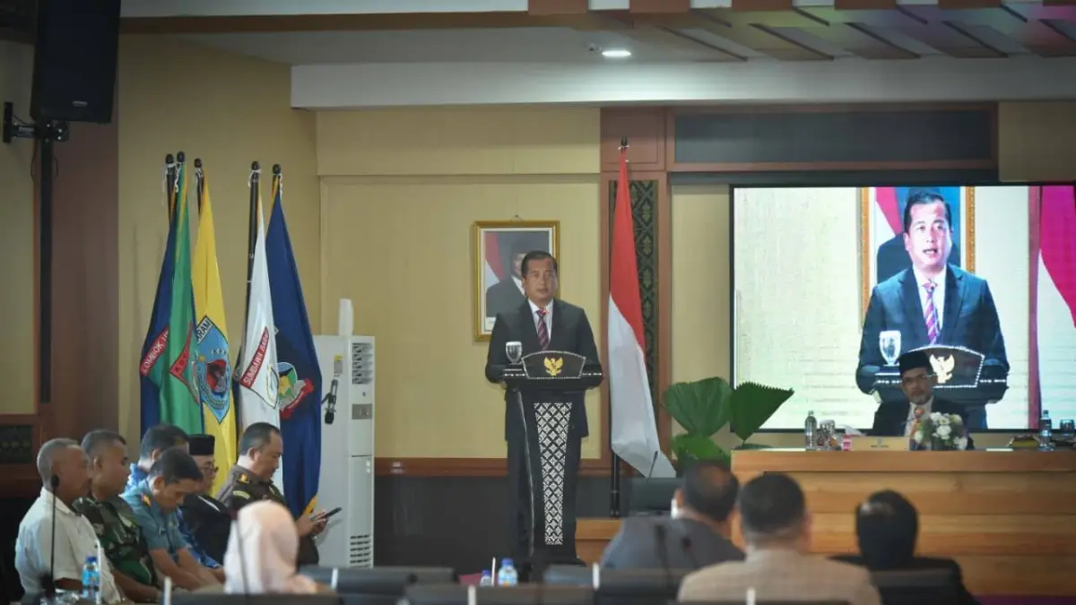 Gubernur NTB Lalu Muhamad Iqbal, saat memberikan penjelasan Pertanggungjawaban Pelaksanaan APBD Provinsi NTB Tahun Anggaran 2025 dalam Rapat Paripurna Masa Persidangan Ketiga Tahun Sidang 2025–2026 di Kantor DPRD NTB, Rabu (22/7). (BIRO UMUM DAN ADPIM SETDA NTB FOR LOMBOK POST)
