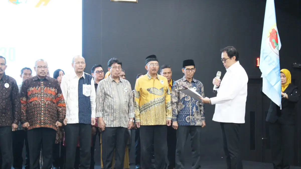 DILANTIK: Suasana pelantikan pengurus baru Dewan Koperasi Indonesia Wilayah (Dekopinwil) NTB, Selasa (21/7). (IST/LOMBOK POST)