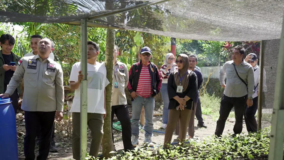 Tim Pemeriksa Substantif DJKI bersama Kanwil Kemenkum NTB meninjau proses pengolahan Kopi Robusta Rinjani Lombok Utara untuk memastikan mutu dan karakteristik produk sesuai standar Indikasi Geografis.