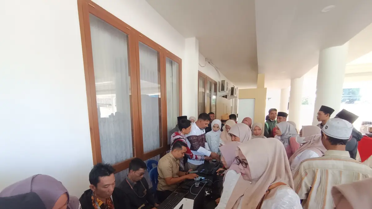 AKTIVASI IKD: Puluhan agen Perlinsos saat melakukan aktivasi Identitas Kependudukan Digital.