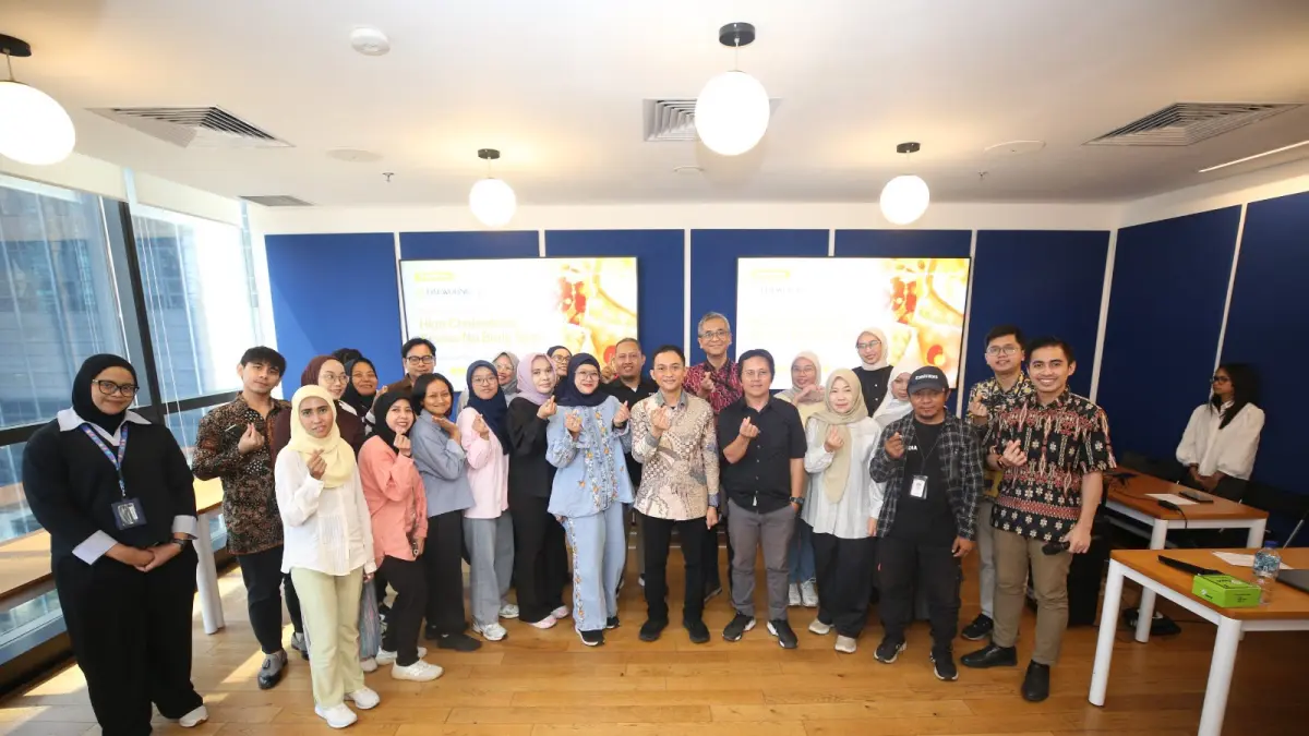 Foto bersama dengan dr. Wicak Prasetiadi dan Dr. dr. Susetyo Atmojo, Sp.JP dalam sesi edukasi media untuk meningkatkan kesadaran masyarakat terhadap penyakit kardiovaskular, yang diselenggarakan di Jakarta pada 23 Juli 2026.